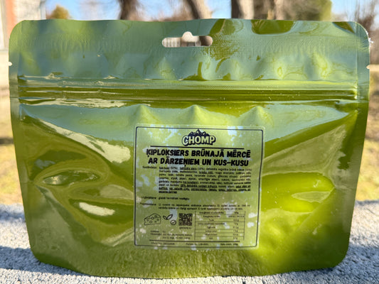 Ķiploksiers brūnajā mērcē ar dārzeņiem un kus-kusu